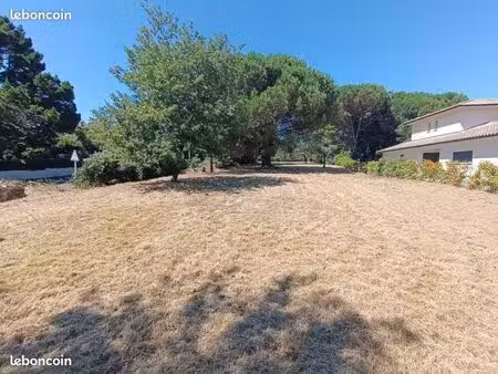 terrain 975 m² faleyras