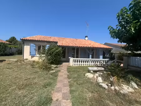vente maison 4 pièces  83.00m²  aiguillon