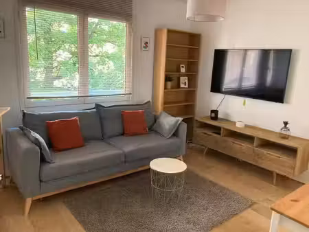 location meublée appartement 2 pièces 40 m² à courbevoie (92400)  1 300 €