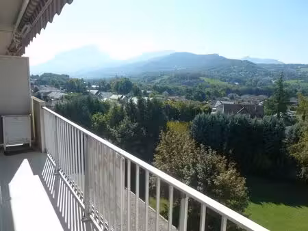 t3 de 56 m² avec balcon  cave et garage à la ravoire