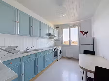 appartement meublé t2 lumineux à louer à rezé secteur blordière  4ème étage avec place de 