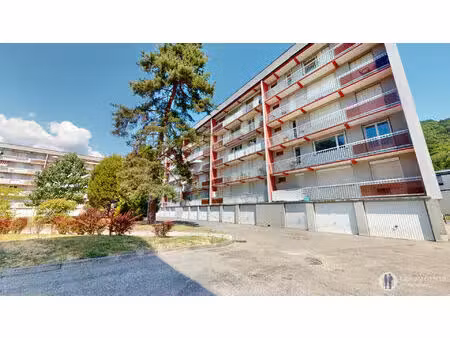 t3 avec balcon dans une copropriété fermée