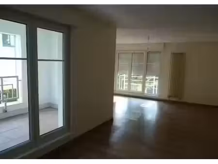 location appartement 4 pièces 92 m² à strasbourg (67000)  1 300 €