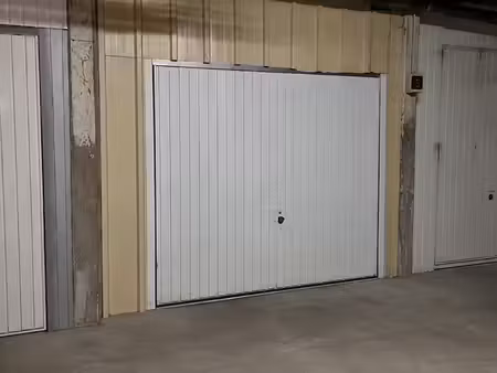 vitrolles - box fermé 18 m2