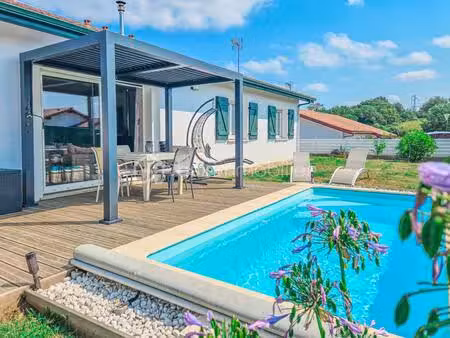 maison de plain-pied de 2017 avec 4 chambres et piscine