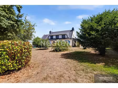 a vendre en plein bourg de pledran sans vis à vis sur un terrain de 1367 m² et 130m² habit