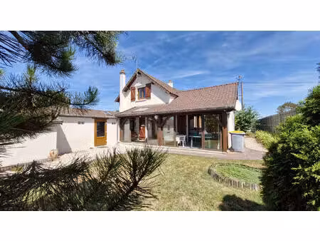 saint-flavy ? maison 130 m² avec véranda  dépendances et terrain clos de 1 982 m²