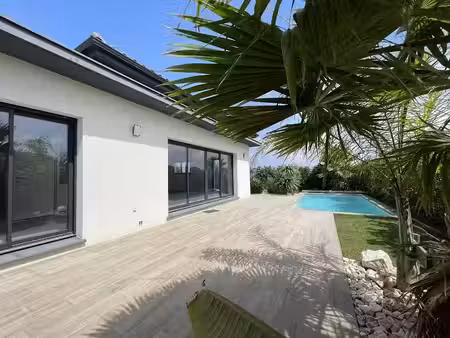 location villa 4 pièces 111 m² à sauvian (34410)  1 785 €