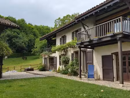 maison de caractère en pisé avec espace bien-être  piscine intérieure et vue sur le vercor