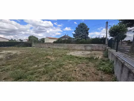 situé à aigueperse  terrain de 390m2 constructible