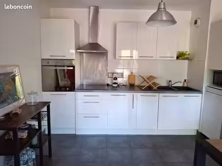 t2 récent avec terrasse à bordeaux lac