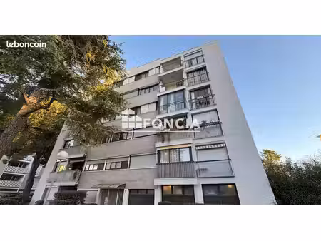 f4 de 80 m2 à rénover + loggia + parking
