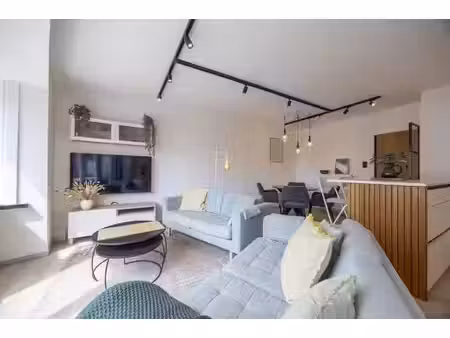 superbe appartement rénové de 2 chambres  en bord de mer