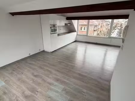 studio lumineux 3ème etage