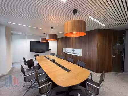 552 m² instapklare kantoorruimte met visibiliteit van de ...