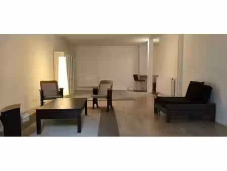 bureau donnant sur cours intérieure à bruxelles