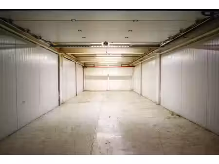 grand garage de 49 m² à kruibeke
