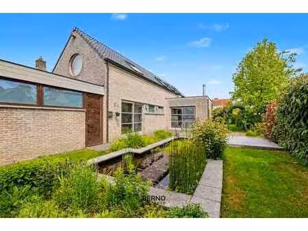 rustig gelegen open bebouwing met ruime tuin