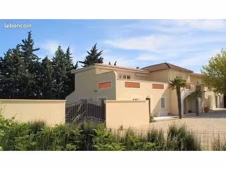 a orange 2 pieces dans un mas