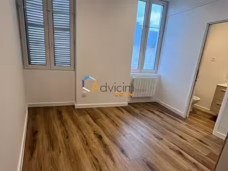 studio 1 pièce 14 m²