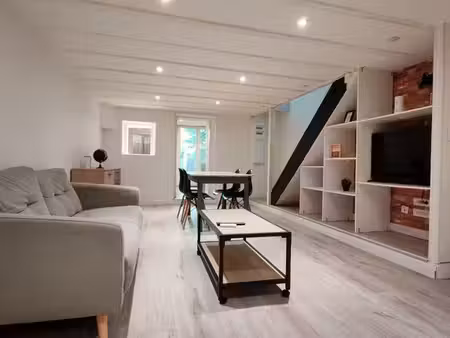 appartement t2 centre cognac avec cour extérieure