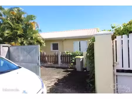 location d'une maison superbe bien placée à bois-néfles / saine-clotilde