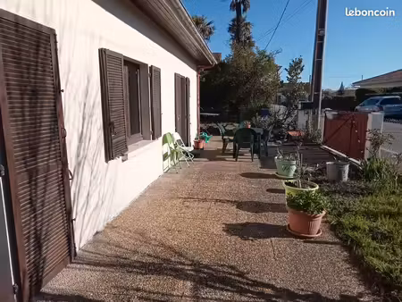 a louer a l'année maison f3 à 300m du lac et du centre ville