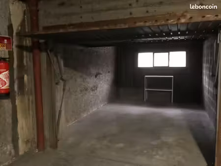 lyon préfecture - location box fermé 14m² + accès local vélos