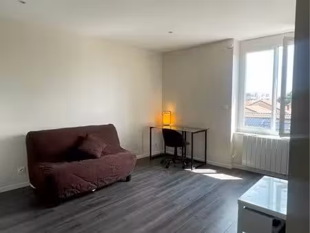 studio meublé très lumineux 22 m2  proche iut/ifsi
