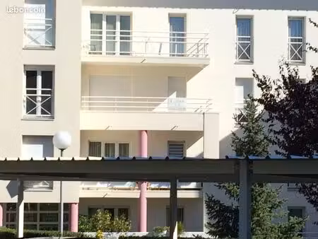 f3 à louer