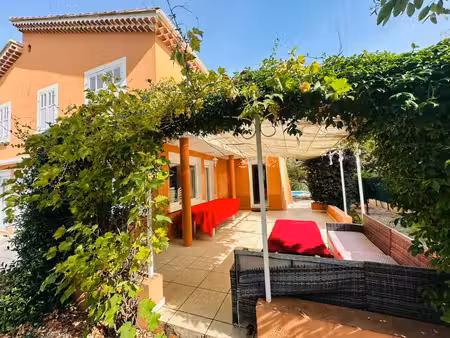 villa t6 de 160 m2 sur 850 m² terrain avec piscine et garage - plain pied