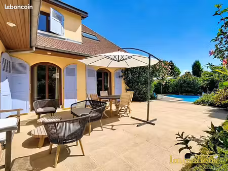 maison 9 pièces 203 m²