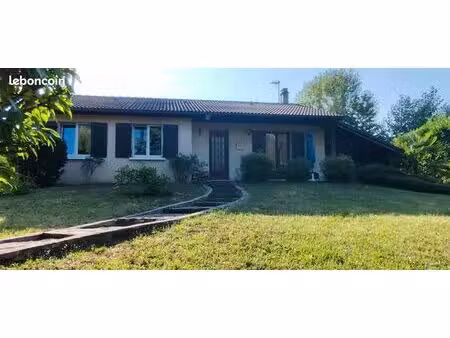 varces  maison de plein pied avec grand sous-sol et grand terrain arboré