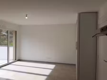 t2 avec balcon et garage à evian les bains