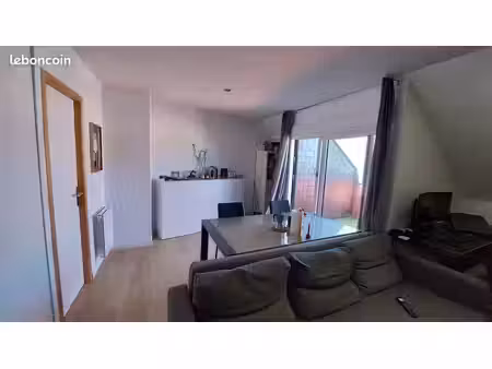 rezé – t2 rénové de 49 m² (42 m² carrez) avec balcon  parking et cave
