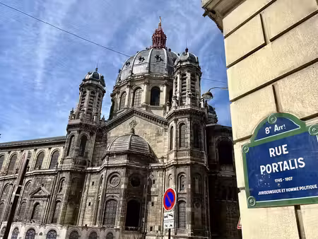 a louer grand studio 35m² paris viiième en dernier etage vue sur les toits