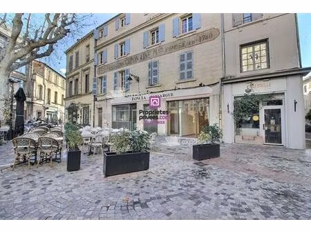arles - a louer local commercial 196 m² - 2 350 euros