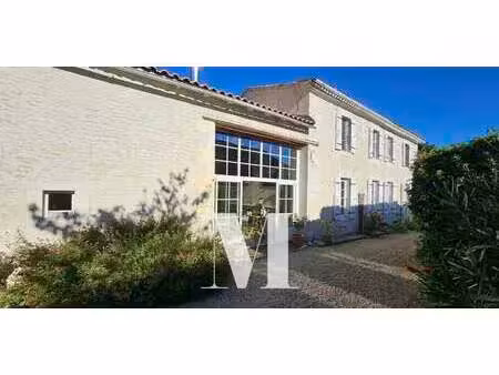 maison avec piscine et jardin meursac (17)