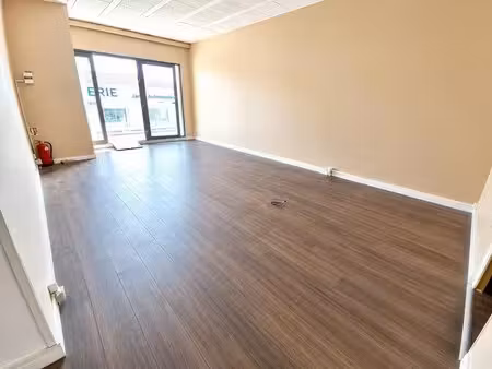 location commerce la seyne sur mer 83500 60m²