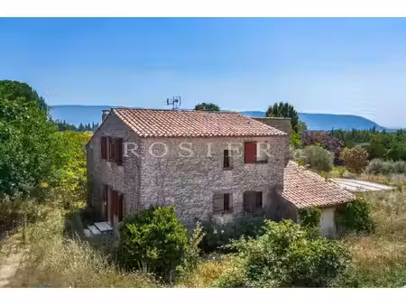 maison en pierre sur 3 570 m² de terrain constructible avec piscine à gordes
