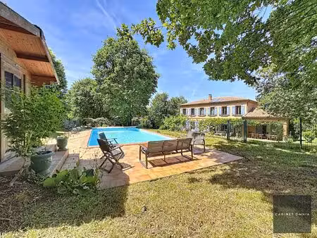 maison familiale de standing avec piscine et beaux volumes s