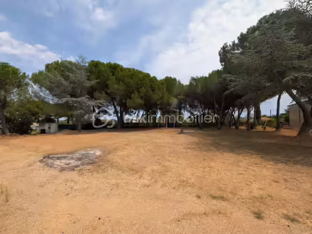 terrain de 1 872 m² à pezenas