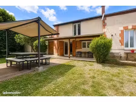 maison 8 pièces 201 m²