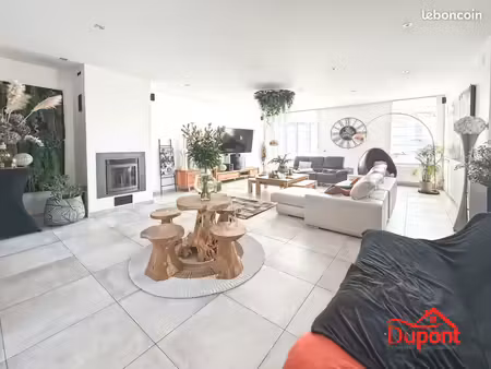 maison 7 pièces 233 m²
