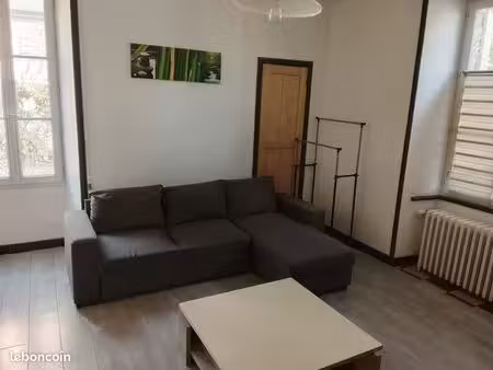 à louer appartement rez-de-chaussée terrasse clos de mur fontenay-le-comte