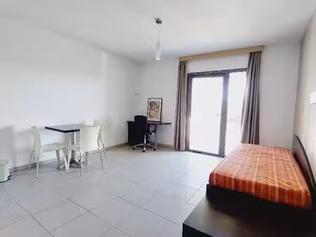 studio 1 pièce 28 m²