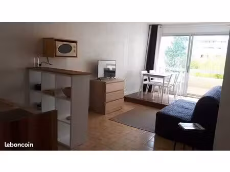 location studio meublé carnon
