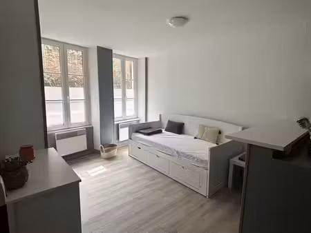 studio meublé rénové 23 m2 - centre ville de nevers
