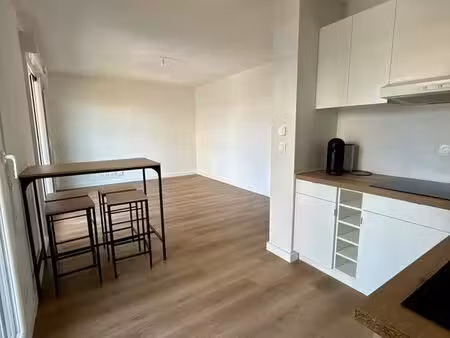 t2 meublé de 43 m² avec terrasse  garage et parking – vannes