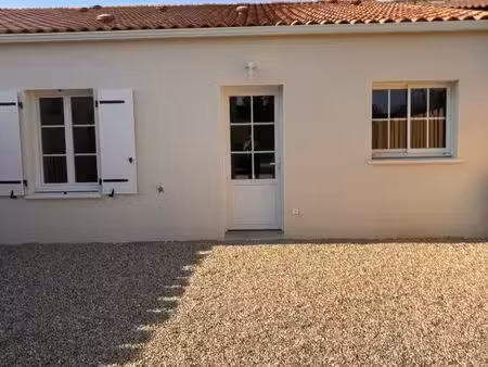 maison une chambre cour privée